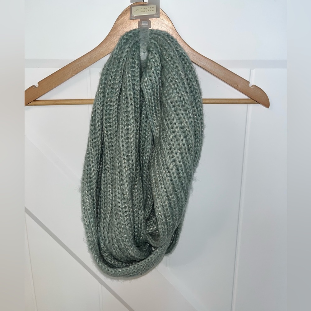 LC Lauren Conrad Seafoam Brushed Shine
Infinity Scarf 115485 Seafoam Green